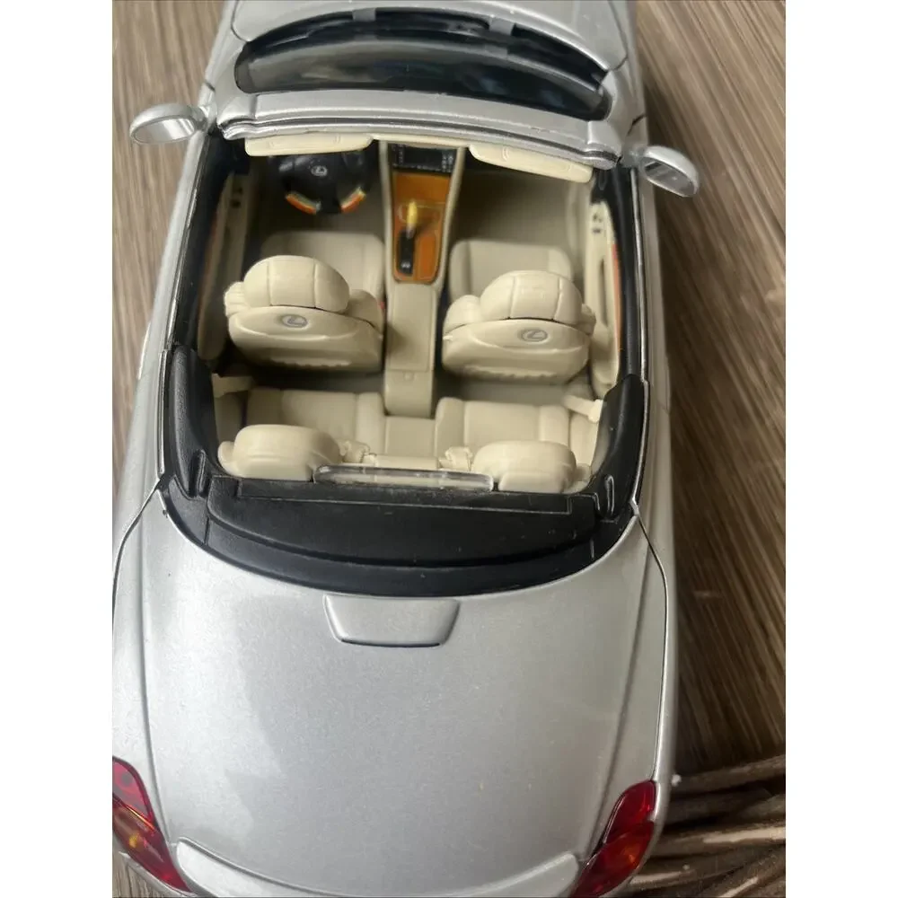 Diecast Maisto Lexus SC 430 Special Edition 1:18 Scale